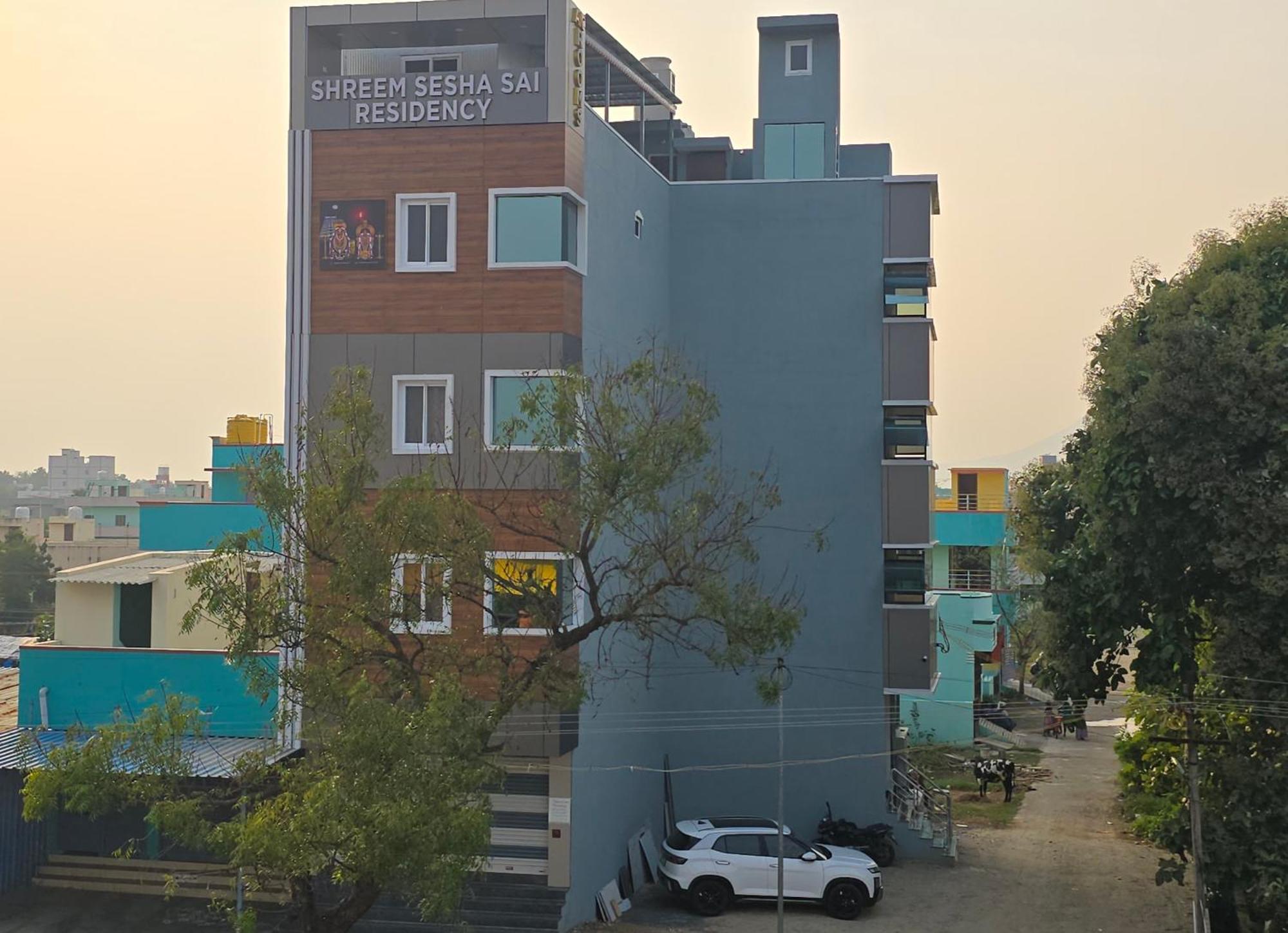 ホテル Shreem Sesha Sai Residency Tiruvannāmalai エクステリア 写真