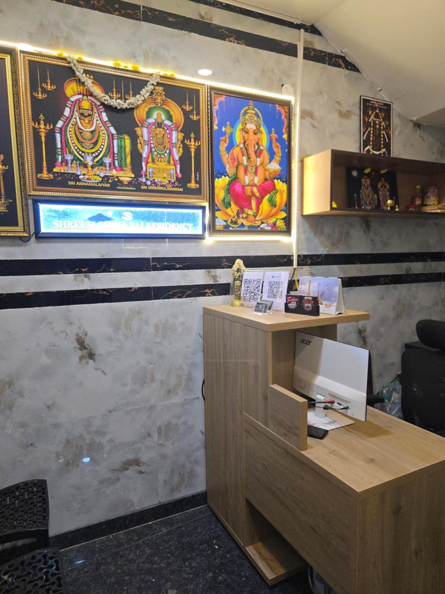 ホテル Shreem Sesha Sai Residency Tiruvannāmalai エクステリア 写真
