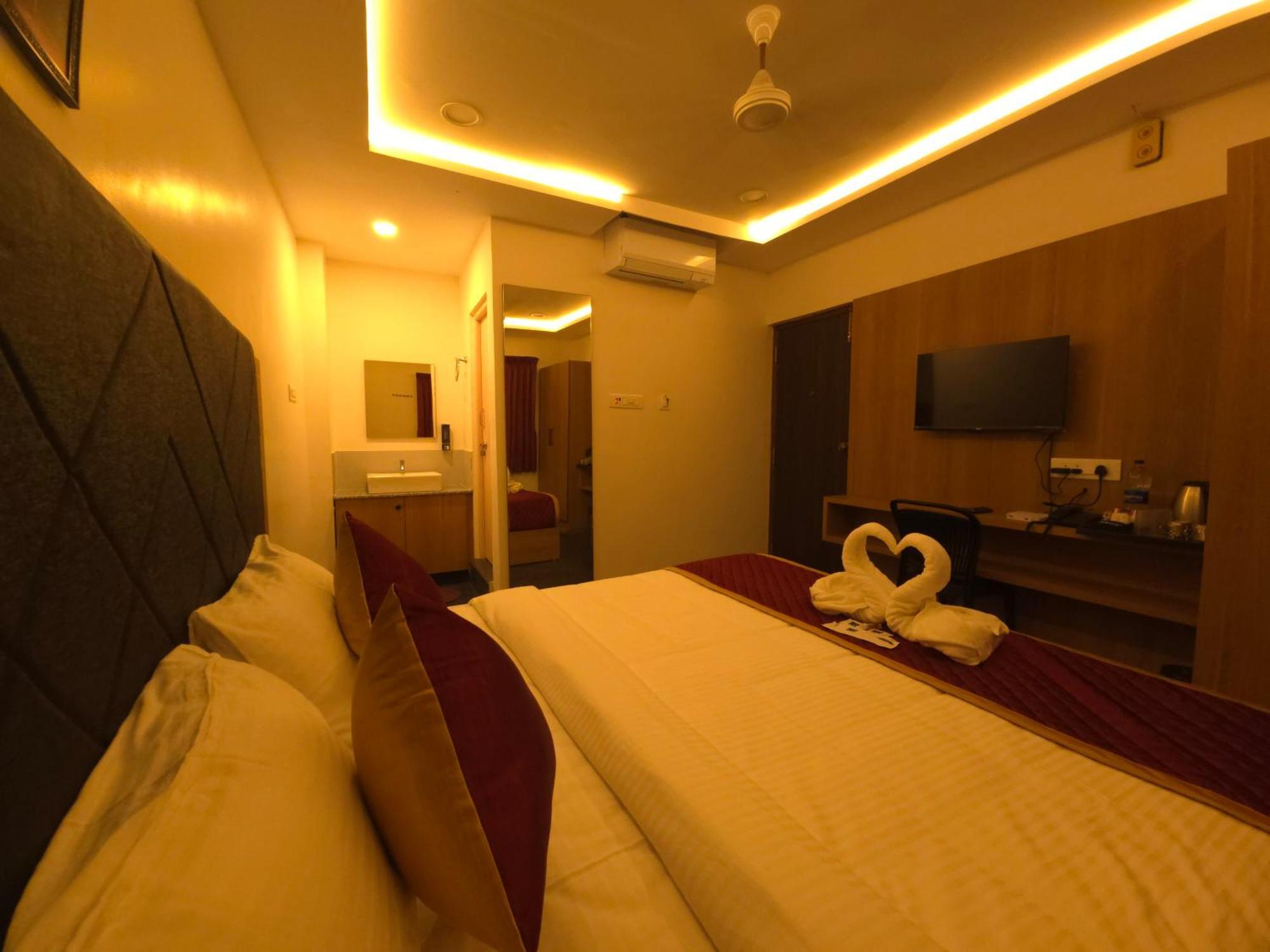 ホテル Shreem Sesha Sai Residency Tiruvannāmalai エクステリア 写真