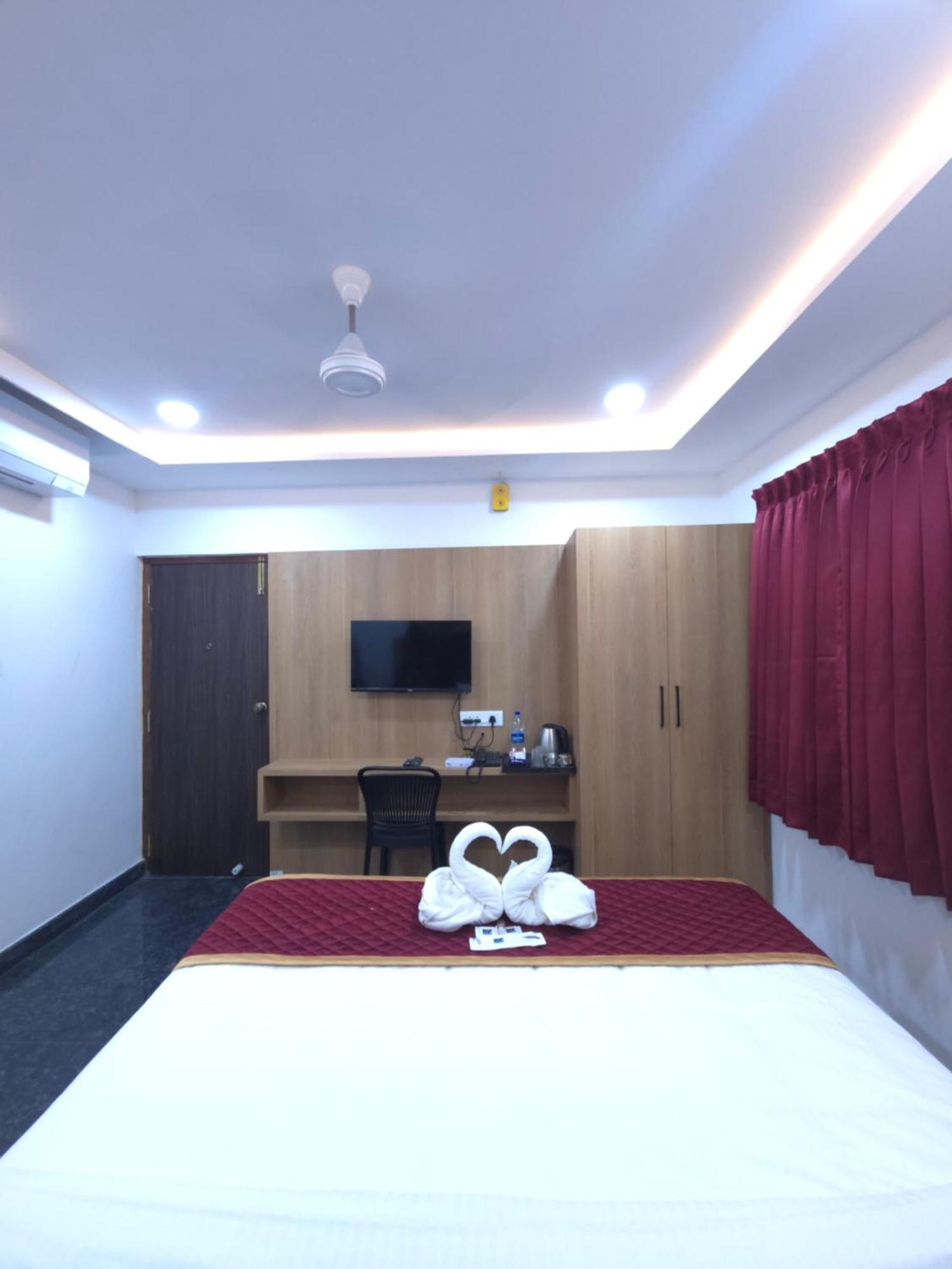 ホテル Shreem Sesha Sai Residency Tiruvannāmalai エクステリア 写真