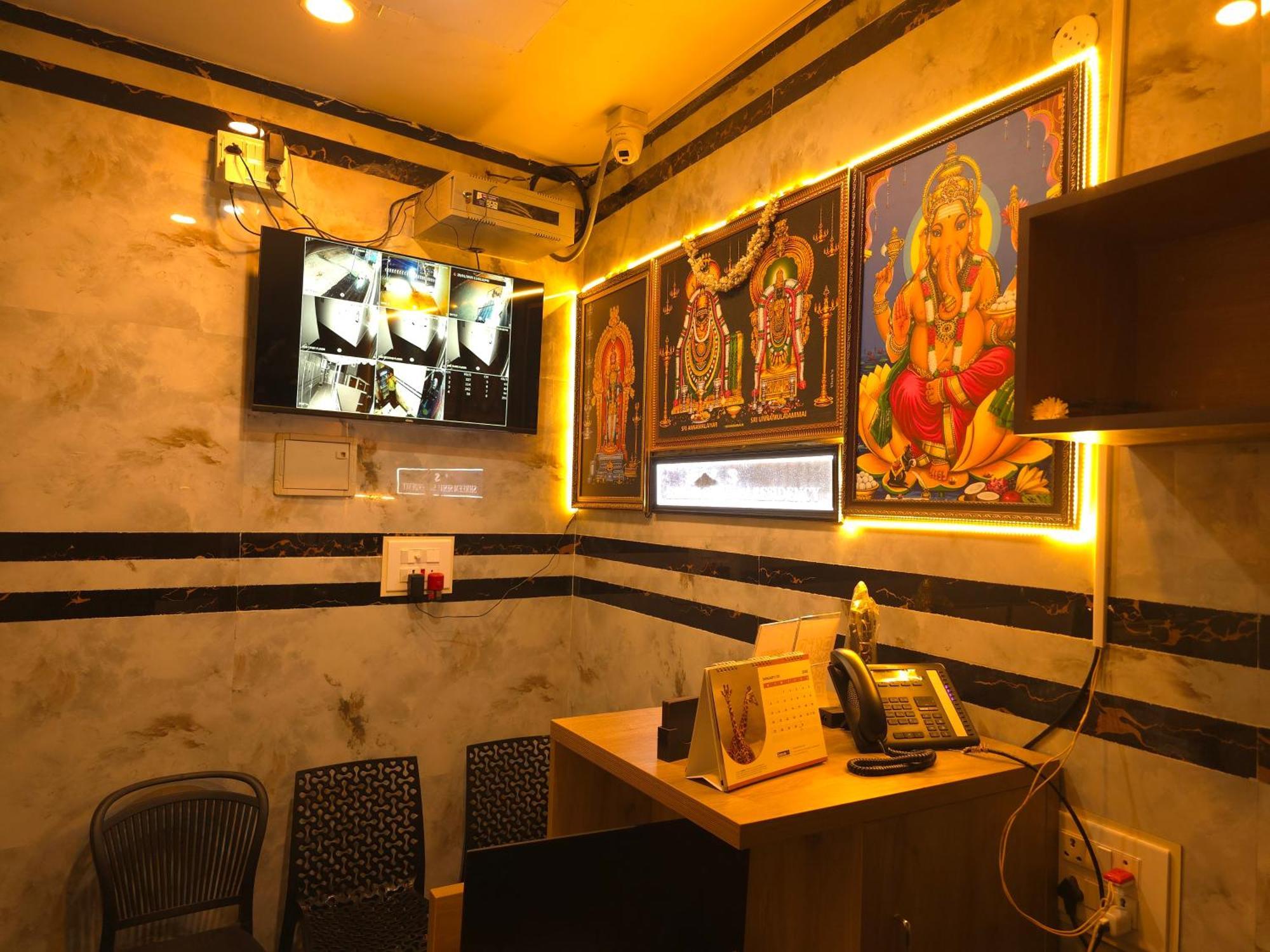 ホテル Shreem Sesha Sai Residency Tiruvannāmalai エクステリア 写真